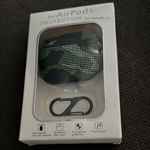 Green and Black Camouflage AirPods Pro Case with Clip